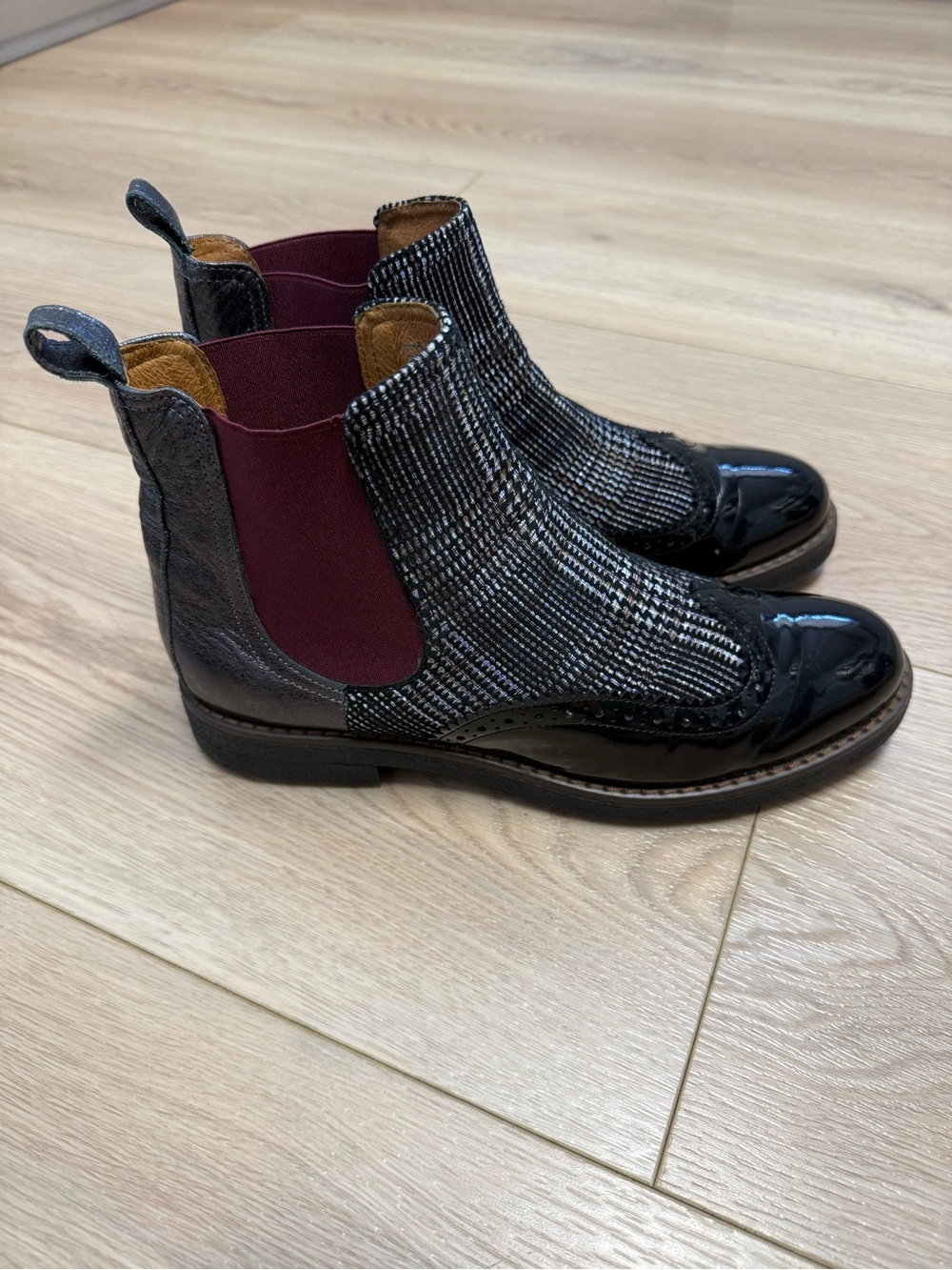 Embassy London Mamacita Chelsea Ankle Boots woman’s size 9